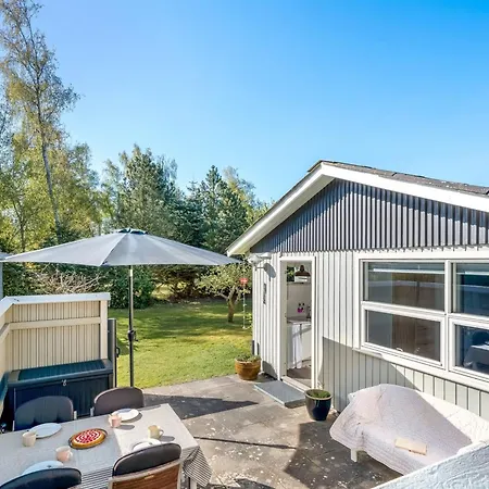 Jalina - 500m From The Sea By Interhome