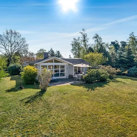 Jalina - 500m From The Sea By Interhome