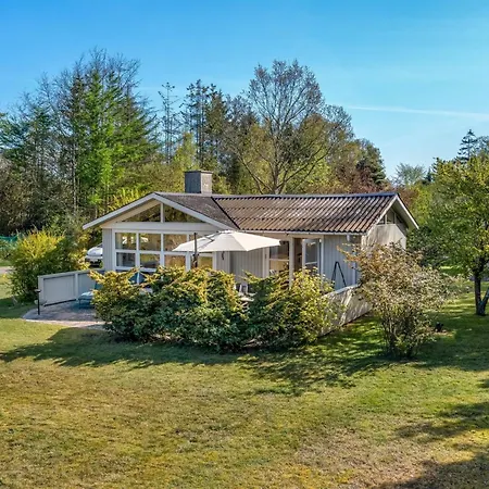 Jalina - 500m From The Sea By Interhome